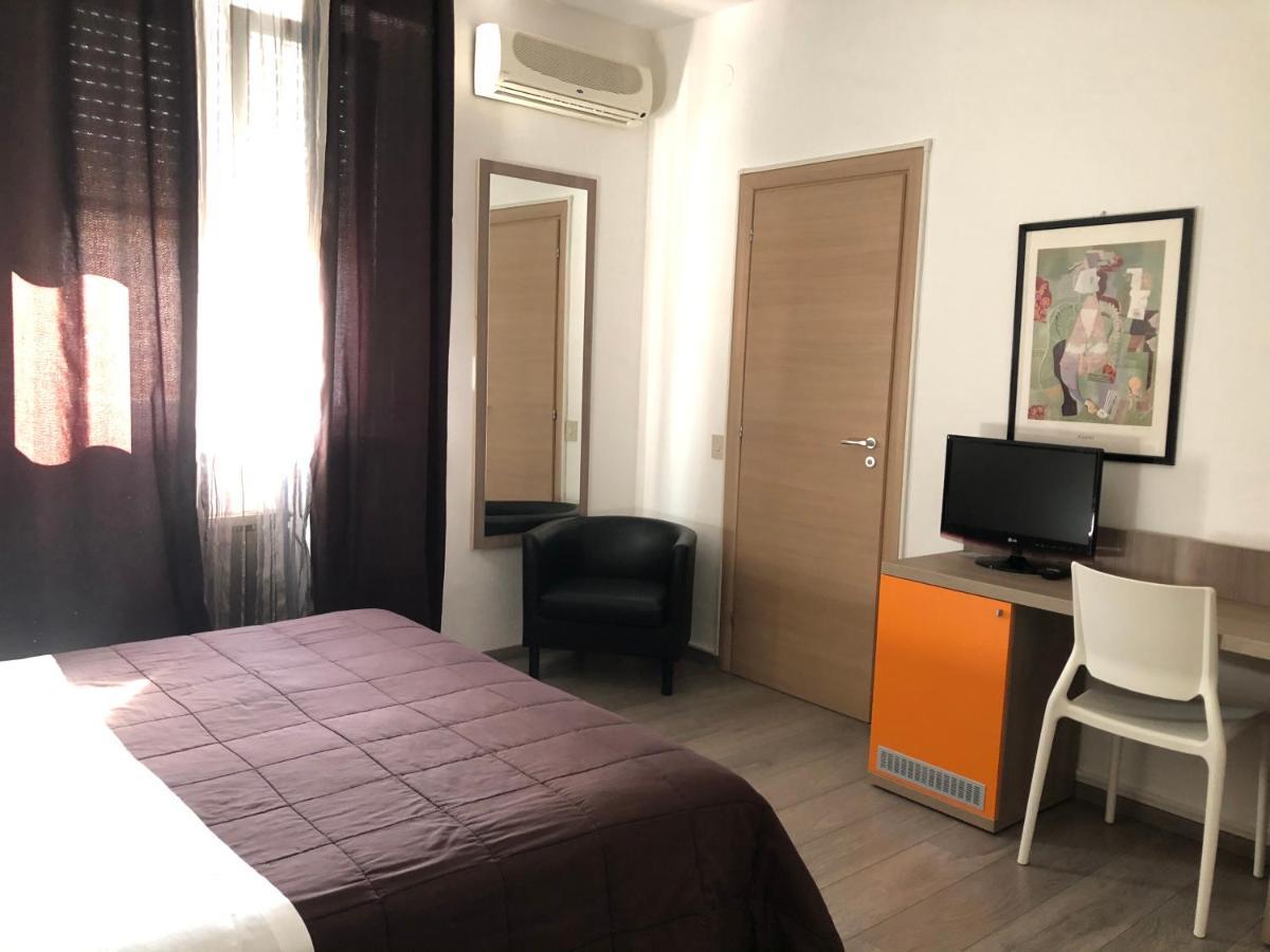 Double or Twin Room,110219643:JPEG